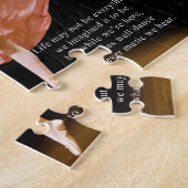 Ballerine dans le puzzle noir et rouge (Côté)