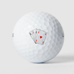 Balles De Golf Aces jouant aux cartes