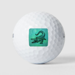 Balles De Golf Alligator Sur Un Arrière - plan Vert Marécageux