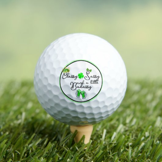 Balles De Golf Classy Sassy & un peu Badassy St. Patrick's Day (T-shirt Insitu)