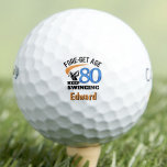 Balles De Golf Don de golf 80th Birthday - Pour Père en Droit<br><div class="desc">Donnez à votre beau-père un rire d'anniversaire avec cette boule de golf sportive du 80ème avec des lettres bleues audacieuses et le message amusant : "FORE-get Age, Keep Swinging." Un cool garde le saké pour n'importe quel type qui aime le golf à 80 ans. Bon appétit !</div>