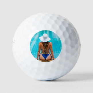 Balles De Golf Femme Bikini À La Piscine - QG