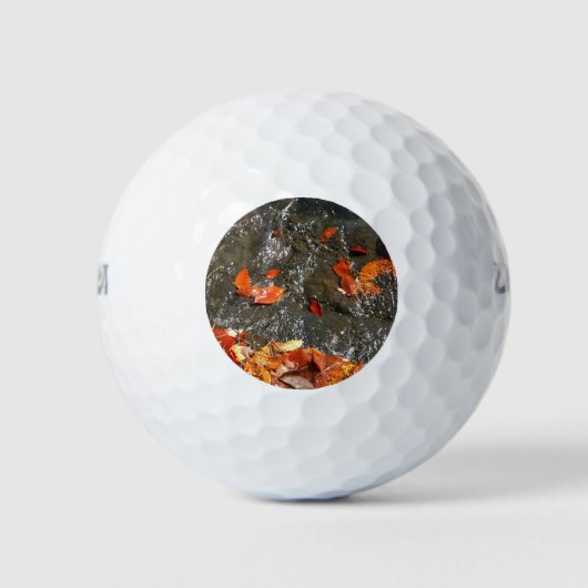 Balles De Golf Feuilles d'automne dans la cascade I Photographie (Devant)