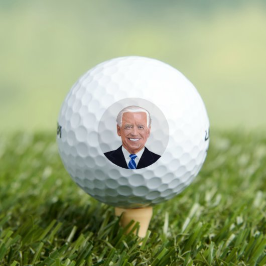 BALLES DE GOLF JOE BIDEN GOLF BALLS (T-shirt Insitu)