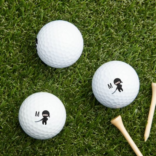Balles De Golf Minuscule Monogramme Ninja en colère (Herbe in situ)