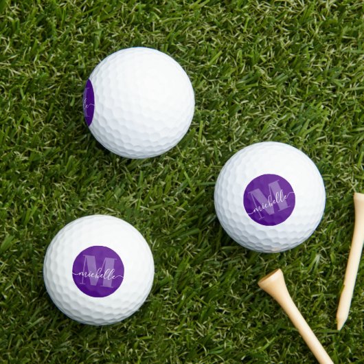 Balles De Golf Monogramme moderne violet élégant (Herbe in situ)