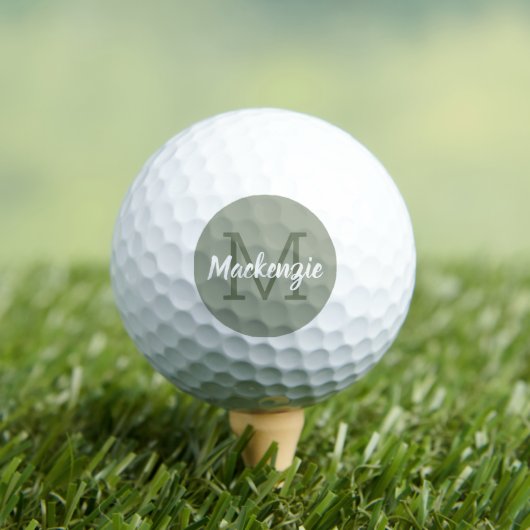Balles De Golf Nom initial personnalisé Sage Green (T-shirt Insitu)
