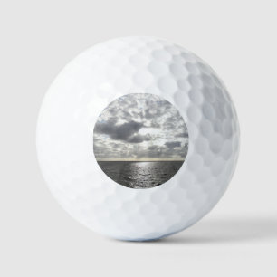 Balles De Golf Soleil brillant à travers les nuages