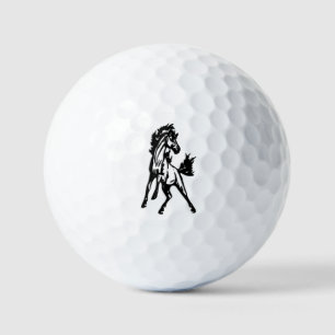 Balles De Golf Un cheval sautant franchement dans la nature