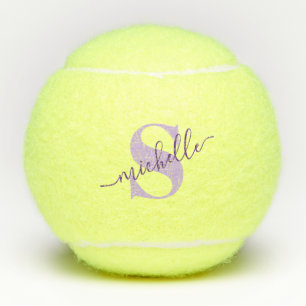 Balles De Tennis Calligraphie Nom du monogramme personnalisé Purpl