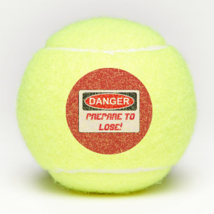 Balles De Tennis Le tennis drôle préparent pour perdre claquent l