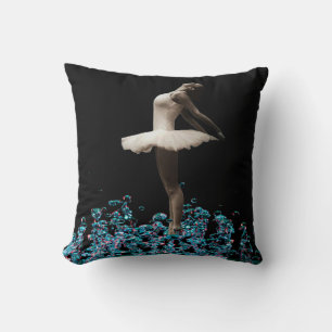 Ballet danser ballerina dansen op water kussen