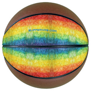 Ballon De Basket Le drapeau tie-dyé de SlipperyJoe arc-en-ciel pres