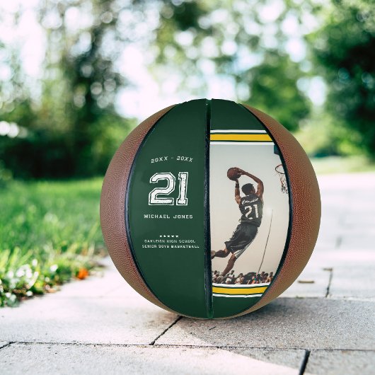 Ballon De Basket Numéro Jersey | Monogramme de graduation verte et 