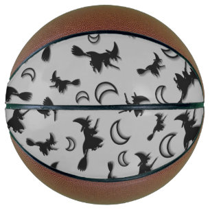 Ballon De Basket Sorcière volante entre la moitié de la lune à Hall