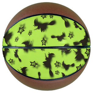 Ballon De Basket Sorcière volante parmi les étoiles à Halloween nui
