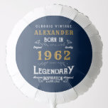 Ballon Gonflable 60th Birthday 1962 Blue Gold Ajouter le nom Retro<br><div class="desc">Un design de ballon classique personnalisé pour cette fête d'anniversaire. Plus de cadeaux et de fournitures de fête disponibles avec le design "légendaire" dans le magasin.</div>