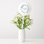 Ballon Gonflable Dusty Blue Floral Custom 70th Birthday Custom<br><div class="desc">Très élégant ballon sur mesure pour une fête de 70ème anniversaire. Une couronne fleurie présente des pivoines bleues poussiéreuses et des fleurs roses nichées dans des feuilles d'eucalyptus bleus. Le nom de la femme est écrit dans une police de caractères tendance. 70e anniversaire et date suivent. Ce ballon du 70e...</div>