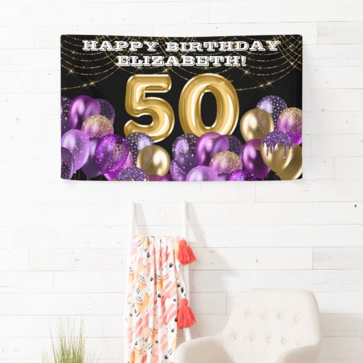 Ballons dorés violets 50e Bannière d'anniversaire  (En situation)