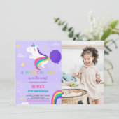 Ballons violets Unicorne Anniversaire Invitations (Debout devant)