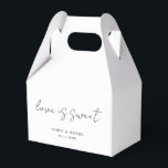 Ballotins Aimee Rustic Script Mariage moderne<br><div class="desc">Boîte moderne pour mariage avec un design simple avec "l'amour est doux" dans un script de style rustique avec vos noms et date mariage en noir et blanc. Ces ballotins de mariage élégants avec un agencement minimaliste sont parfaits pour tout style de mariage.</div>