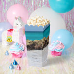 Ballotins Azure Ocean Sandy Beach Mariage photo<br><div class="desc">Ballotin avec une belle photo. Une plage de sable blanc,  au surf doux. Une eau tropicale turquoise entoure un rocher déchiqueté.</div>