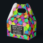 Ballotins Balles de la fête du Pickleball sur le Merci noir<br><div class="desc">Pickleball party, personnalisée, ligue de la fin de saison rec, tournoi de pickleball merci les faveurs. Sac cadeau ballotin de fête du pickleball festif pour tout joueur de pickleball avec confettis colorés et ballons de pickleball sur un arrière - plan noir. Bleu, rouge, vert vif, jaune, rose et violet ballons...</div>