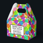 Ballotins Balles de la partie de basket sur le Merci blanc<br><div class="desc">Pickleball party, personnalisée, ligue de la fin de saison rec, tournoi de pickleball merci les faveurs. Sac cadeau ballotin festive pour tout joueur de pickleball avec confettis colorés et ballons de pickleball sur un arrière - plan blanc. Bleu, rouge, vert vif, jaune, rose et violet ballons faits de boules de...</div>