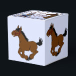 Ballotins Ballotin de fête d'anniversaire Cowboy Kid<br><div class="desc">Illustration graphique d'un cowboy amusant et de son cheval sur un ballotin de fête d'anniversaire.</div>