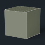 Ballotins Ballotin de mousse minimaliste personnalisé avec c<br><div class="desc">Sobre et intemporel, ce ballotin minimaliste vert mousse apporte élégance et finesse à tout événement. Sa finition mate lisse sur les côtés contraste magnifiquement avec un couvercle vert mousse moucheté, ajoutant un accent textuel subtil qui élève toute la présentation. Que vous planifiez un mariage, organisiez un gala d'entreprise, prépariez un...</div>