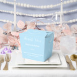 Ballotins Ballotin de traitement de fête<br><div class="desc">Cette boîte de faveur de partie est affichée dans une élégante couleur bleu clair. Customisez cet élément et modifiez l'exemple de texte sur le vôtre. Astuce : Ajoutez simplement vos bonnes friandises et ajoutez un ruban festif.</div>