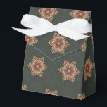Ballotins Ballotin vert Holly Star<br><div class="desc">Cette motif festive et élégante ajoute un charme d'antan à vos décorations de vacances. L'étoile sainte évoque un design celte. L'arrière - plan a une conception subtile de la nature et des flocons de neige inspirés des feuilles. Les couleurs et les oeuvres d'art saintes de ce design se coordonnent avec...</div>