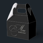 Ballotins Black Merci Beaucoup Elegant Merci de calligraphie<br><div class="desc">Minimalisme avec une touche élégante dans ce design ballotin intemporel merci avec un magnifique script de calligraphie en ivoire beige épelé Merci et le mot BEAUCOUP dans moderne sans serif sur un arrière - plan noir chic. La combinaison est de bon goût et classe. Ce design est un choix merveilleux...</div>