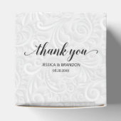 Ballotins Blanc officiel sur blanc Filigree blanc boîte de p (Haut)