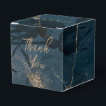 Ballotins Bleu et or élégant<br><div class="desc">De jolies fleurs et de l'or tourbillonnent sur un arrière - plan bleu foncé. Personnalisez le texte en quelques clics seulement.</div>