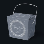 Ballotins Bleu gris brillant Merci<br><div class="desc">Une couronne de lumières scintillantes contre un arrière - plan gris-bleu. La police de script "Merci" est une image, elle peut donc être redimensionnée, pivotée et repositionnée. Le reste du texte est entièrement modifiable. L'image Sparkling Lights peut également être redimensionnée et déplacée. D'autres couleurs, différentes tailles/formes de ballotin et d'éléments...</div>