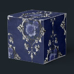 Ballotins Bleu marine et argent Victorian Floral Damask<br><div class="desc">Dazzling vintage motif damassé floral ballotin dans les accents de bleu marine et argent..</div>