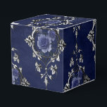 Ballotins Bleu marine et damas floral victorien argenté<br><div class="desc">Boîte à cadeau aux accents de bleu marine et d'argent avec un motif damassé floral vintage étincelant.</div>