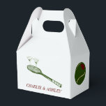 Ballotins Boîte à dragées en papier, cloche 4x2,5x5<br><div class="desc">Ajoutez une touche de sophistication à votre événement avec notre élégante boîte de faveur en papier Tennis et Martini. Parfaite pour les amateurs de tennis et les amateurs de martini, cette boîte de faveur magnifiquement conçue présente de charmantes illustrations de raquettes de tennis et de verres à martini, capturant l'amusement...</div>