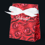 Ballotins Boîte cadeau Red Roses<br><div class="desc">arrière - plan de roses rouges avec blanc "Celebrate"</div>
