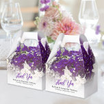 Ballotins Boîte de faveur blanche et violette magnifique<br><div class="desc">Conçue comme une boîte de faveur de mariage pour compléter nos invitations et la gamme de papeterie florale d'été blanc et rose/violet Bougainvillea, cette boîte de remerciement peut également être facilement et entièrement personnalisée pour les anniversaires et autres occasions spéciales. Changer la formulation et la police du texte est simple....</div>