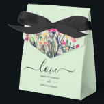 Ballotins Boîte de faveur d'amour verte de menthe florale<br><div class="desc">La boîte à cadeaux Floral Mint Green Love Favor est un mélange charmant d'élégance et de fraîcheur, parfait pour les mariages, les douches de mariée et les célébrations spéciales. Conçue dans une teinte verte menthe apaisante avec des accents floraux délicats, elle dégage de la romance et de la sophistication. La...</div>