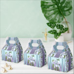 Ballotins Boîte de faveur de fleurs Smeraldo<br><div class="desc">LA FLEUR de mon Monde Violet : la Fleur Smeraldo Mythique (avec ses feuilles très particulières... ) Selon une ancienne légende italienne, cette fleur imaginaire symbolise un amour secret non avoué par peur d'être rejeté. C'est le sujet d'une chanson de mon Groupe K-pop mondial favori : ils utilisent cette fleur...</div>