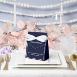 Ballotins Boîte de faveur de traitement de fête<br><div class="desc">Cette boîte de faveur de fête est présentée dans une couleur élégante bleu marine et blanc.
Personnalisez cet article et remplacez le texte d'exemple par le vôtre.
Conseil : Ajoutez simplement vos excellents friandises et ajoutez un ruban de fête.</div>