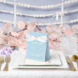Ballotins Boîte de faveur de traitement de fête<br><div class="desc">Cette boîte de faveur de fête est présentée dans un élégant brouillard bleu et blanc.
Personnalisez cet article et remplacez le texte d'exemple par le vôtre.
Conseil : il suffit d'ajouter vos excellents traitements et un ruban de fête.</div>