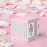 Ballotins Boîte de faveurs de glace irrésistible par Adiela<br><div class="desc">La collection Irresistible Ice Cream est conçue avec délice par la poète Adiela Akoo pour votre plaisir. La gamme est inspirée par l'amour de son mari pour ce délicieux dessert - qu'il pleuve ou qu'il fasse beau, il le dévore tous les jours. Plongez dans cette gâterie aussi. Coordonez la boîte...</div>