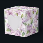 Ballotins Boîte de friandises à motif lilas<br><div class="desc">La boîte de faveurs de fête est présentée avec une impression florale de lilas. 
Personnalisez cet article ou achetez tel quel.
Conseil : Ajoutez simplement vos excellentes friandises et un ruban de fête.



Image sous licence</div>