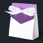 Ballotins Boîte de friandises à paillettes dégoulinantes pou<br><div class="desc">La boîte de faveur de fête est présentée avec une impression de fausses paillettes dégoulinantes violettes sur le rabat avant. 
Parfait pour offrir des friandises en cadeau. Personnalisez cet article ou achetez-le tel quel.
Conseil : il suffit d'ajouter vos excellentes friandises et un joli ruban.




Impression sous licence</div>