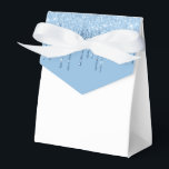 Ballotins Boîte de friandises à paillettes dégoulinantes pou<br><div class="desc">La boîte de cadeaux de fête est illustrée avec une fausse impression de paillettes dégoulinantes bleues sur le rabat avant.
Parfait pour offrir des friandises en cadeau. Personnalisez cet article ou achetez-le tel quel.
Conseil : il suffit d'ajouter vos excellentes friandises et un joli ruban.
Impression sous licence</div>