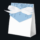 Ballotins Boîte de friandises à paillettes dégoulinantes pou<br><div class="desc">La boîte de faveur de fête est présentée avec une impression de fausses paillettes bleues dégoulinantes sur le rabat avant. 
Parfait pour offrir des friandises en cadeau. Personnalisez cet article ou achetez-le tel quel.
Conseil : il suffit d'ajouter vos excellentes friandises et un joli ruban.




Impression sous licence</div>